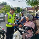 Satlantas Polres Aceh Barat Sebarkan Brosur Operasi Patuh Seulawah 2026, Ajak Masyarakat Tertib Berlalu Lintas